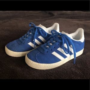 * * 9/10 BRAND SPANKIN NEW * * Kids Size.1 Addidas